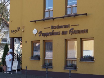 照片: Puppenhaus am Brunnen